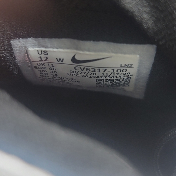 Athletic_Shoes